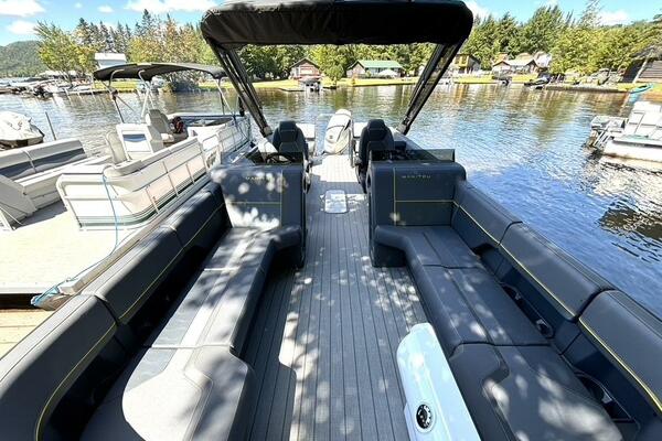 24ft Manitou Yacht For Sale