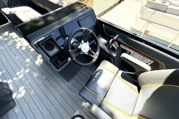 24ft Manitou Yacht For Sale