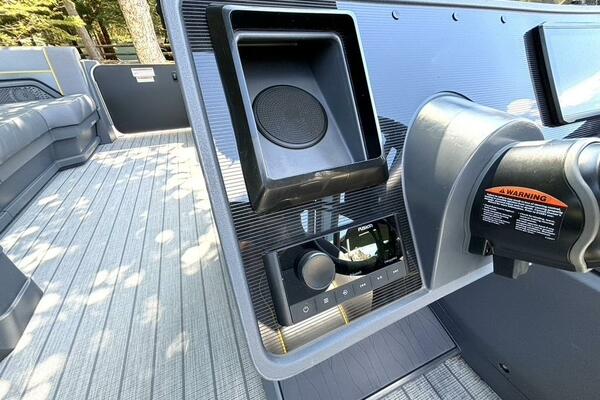 24ft Manitou Yacht For Sale