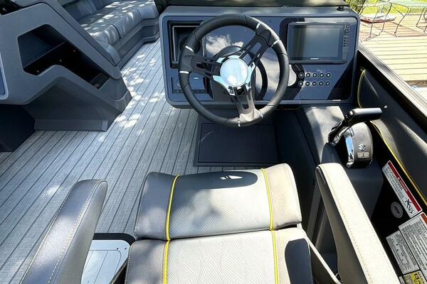 24ft Manitou Yacht For Sale