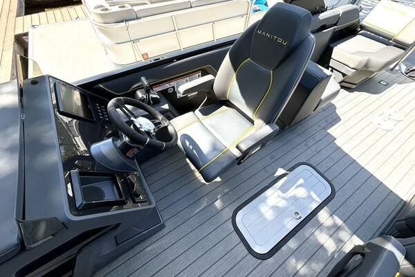 24ft Manitou Yacht For Sale