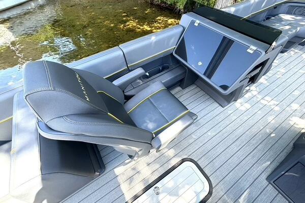 24ft Manitou Yacht For Sale