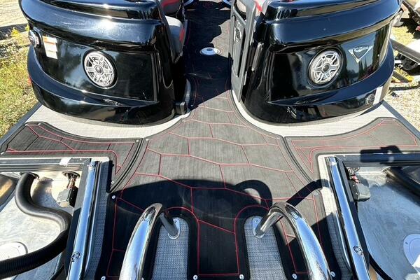 27ft Manitou Yacht For Sale