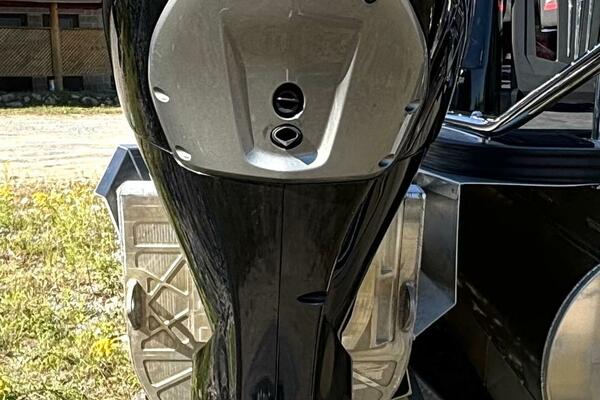 27ft Manitou Yacht For Sale