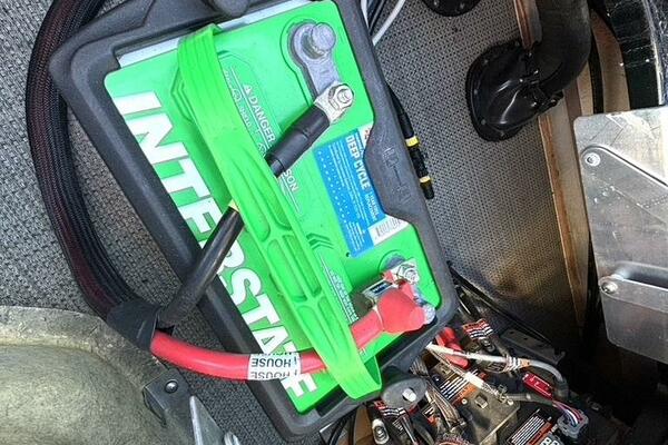 27ft Manitou Yacht For Sale