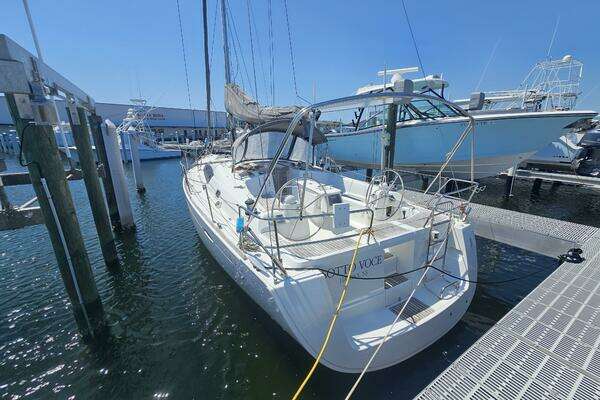 Photo of the 2009 Beneteau Cyclades 43.3 "Sotto Voce"