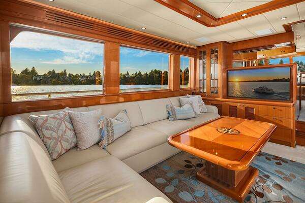 Photo of the 2014 Hampton 720 Skylounge LRC "LA BELLA VITA II"