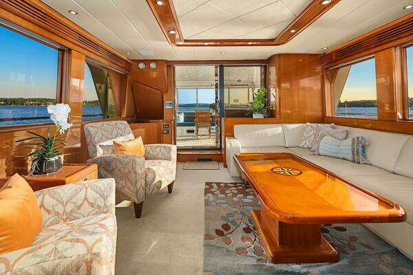 Photo of the 2014 Hampton 720 Skylounge LRC "LA BELLA VITA II"