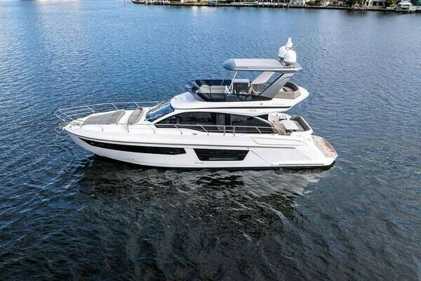 Photo of the 2025 Azimut Fly 53
