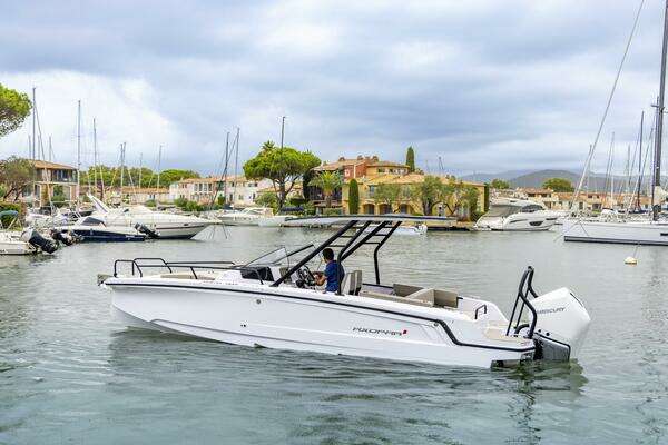 26-ft-Axopar-2026-25 Cross Top-AGAPI-Toronto Canada yacht for sale