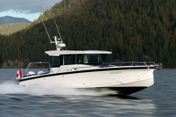 30-ft-Axopar-2026-29 XC Cross Cabin-AGAPI-Toronto Canada yacht for sale