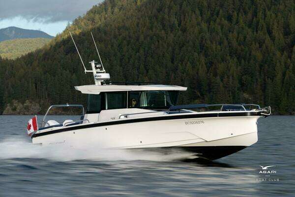 30-ft-Axopar-2026-29 XC Cross Cabin-AGAPI-Toronto Canada yacht for sale
