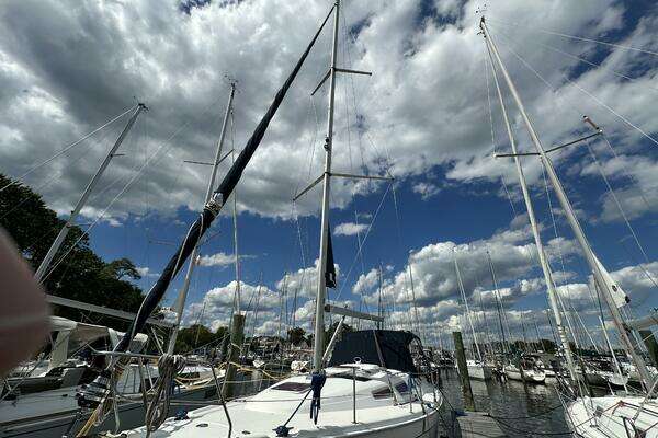 Photo of the 2006 Hunter 38 "Ninkasi"