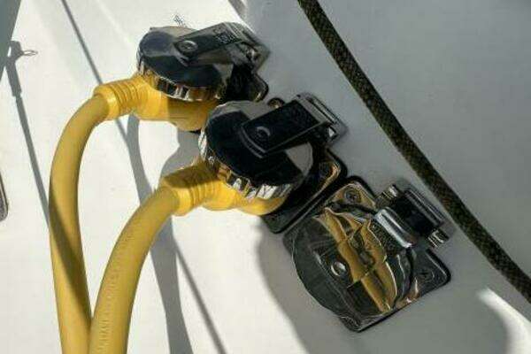 Photo of the 2006 Hunter 38 "Ninkasi"