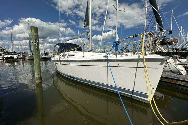 Photo of the 2006 Hunter 38 "Ninkasi"