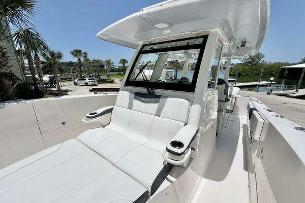 2021 Robalo 36
