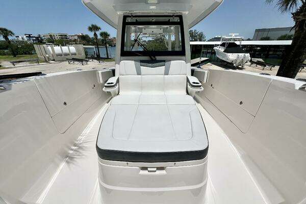 2021 Robalo 36