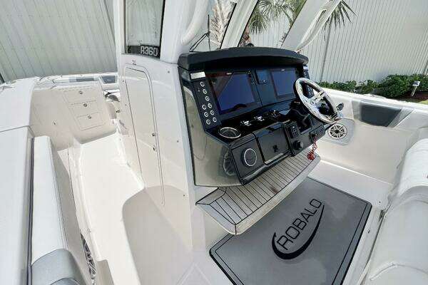 2021 Robalo 36