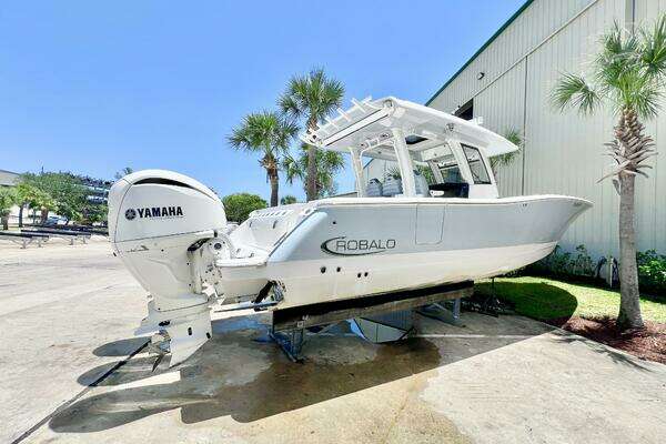 2021 Robalo 36