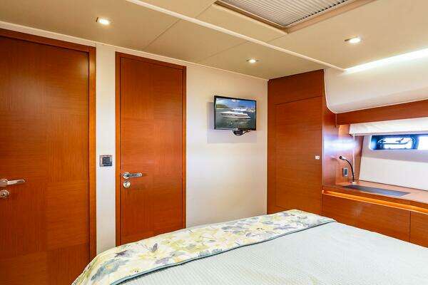 Prestige 550 Flybridge Yacht For Sale