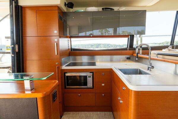 Prestige 550 Flybridge Yacht For Sale