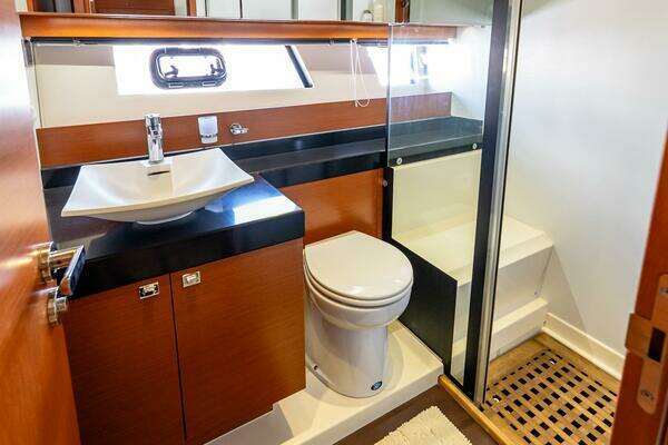 Prestige 550 Flybridge Yacht For Sale