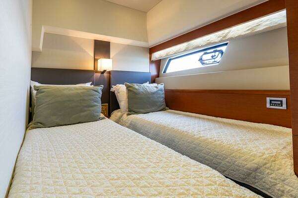 Prestige 550 Flybridge Yacht For Sale