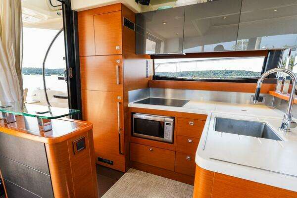 Prestige 550 Flybridge Yacht For Sale