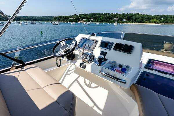 Prestige 550 Flybridge Yacht For Sale