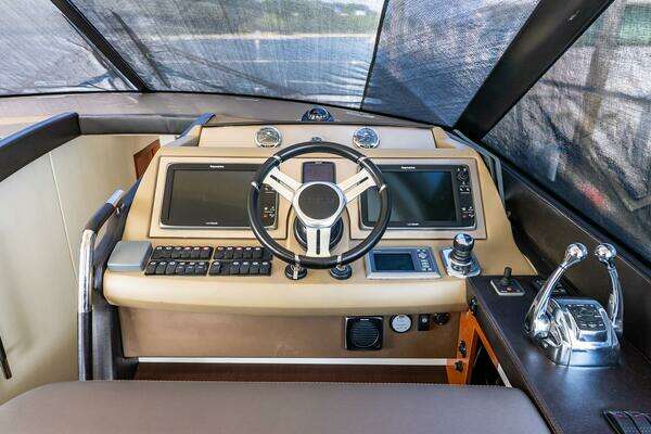 Prestige 550 Flybridge Yacht For Sale