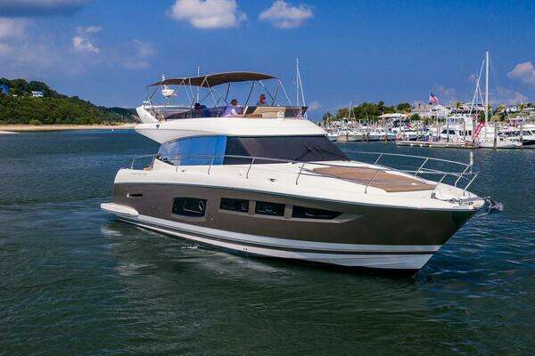 Prestige 550 Flybridge Yacht For Sale