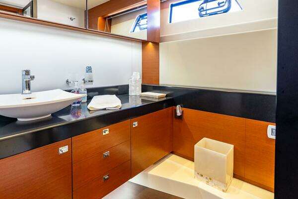 Prestige 550 Flybridge Yacht For Sale