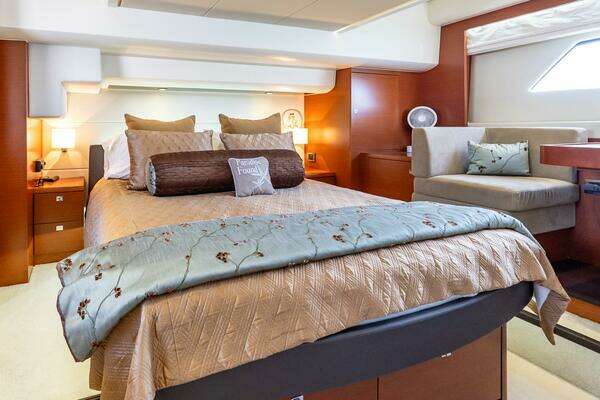 Prestige 550 Flybridge Yacht For Sale