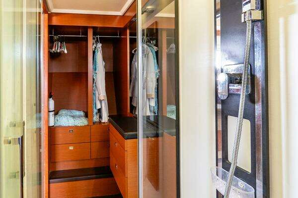 Prestige 550 Flybridge Yacht For Sale