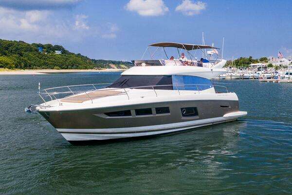Prestige 550 Flybridge Yacht For Sale