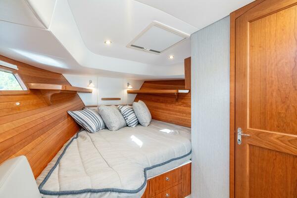 38ft MJM Yacht For Sale