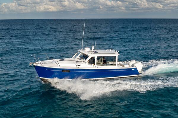 38ft MJM Yacht For Sale