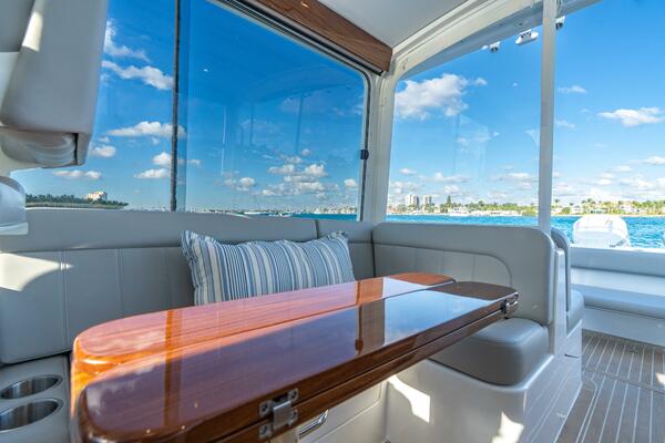 38ft MJM Yacht For Sale