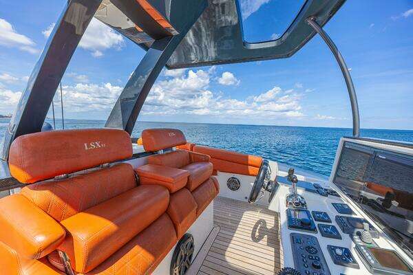 2010 Lazzara Yachts 92