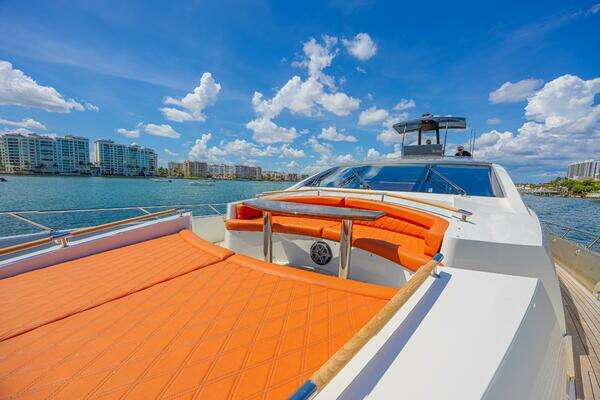 2010 Lazzara Yachts 92