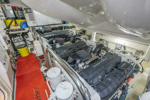 2010 Lazzara Yachts 92