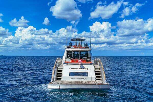 2010 Lazzara Yachts 92