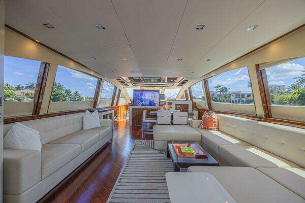 2010 Lazzara Yachts 92