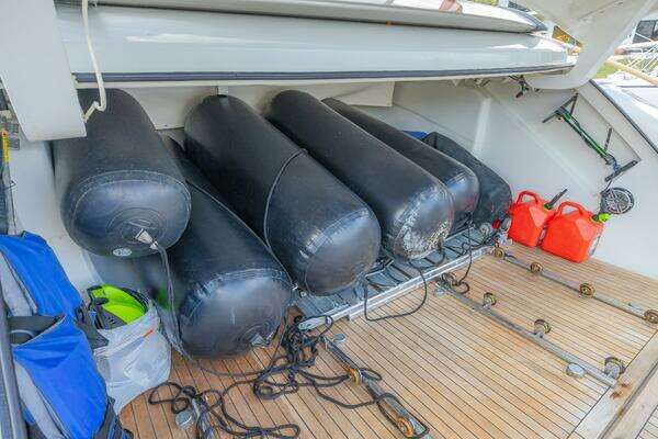 2010 Lazzara Yachts 92