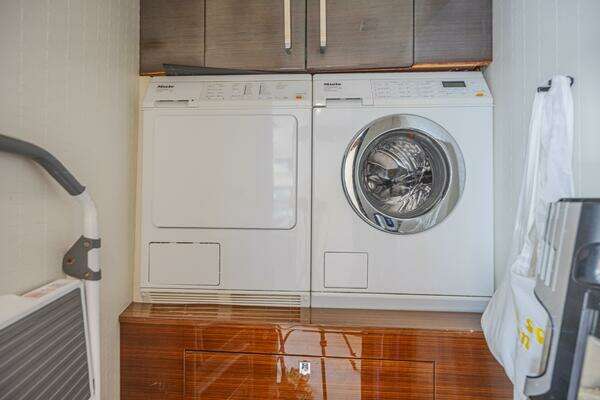 2010 Lazzara Yachts 92