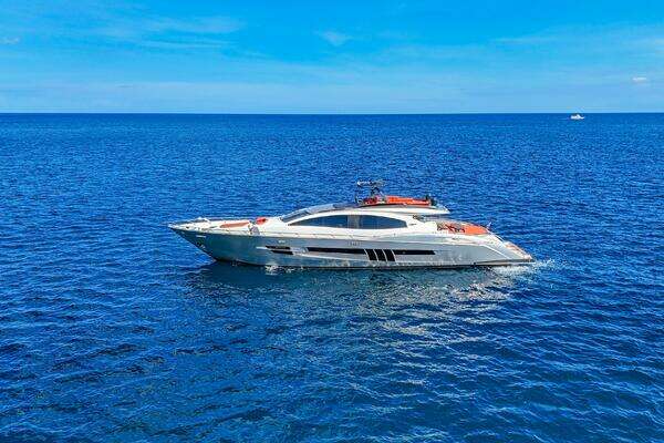 2010 Lazzara Yachts 92