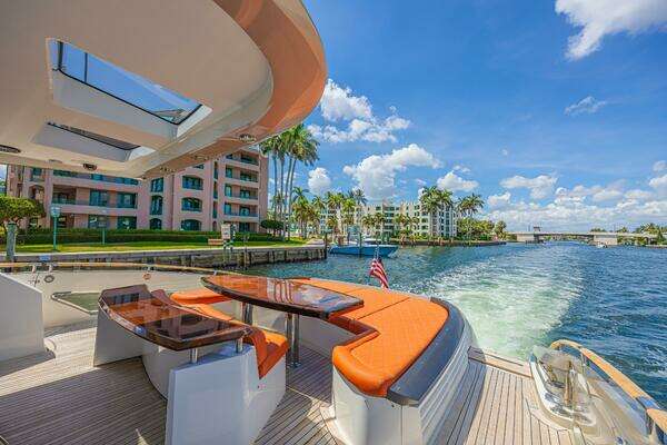 2010 Lazzara Yachts 92