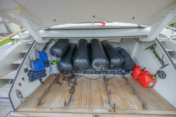 2010 Lazzara Yachts 92