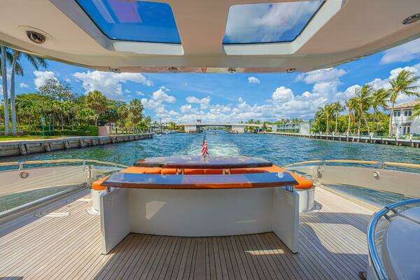 2010 Lazzara Yachts 92