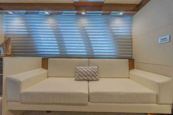 2010 Lazzara Yachts 92